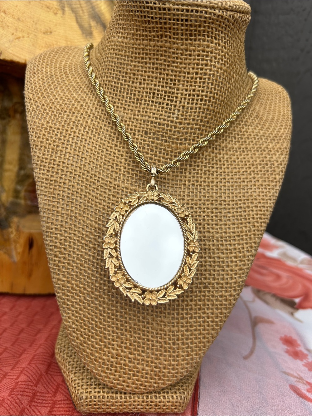 Avon 1973 Serena Rose Cameo Pink Rose with Mirrored Back - Picture 3 of 8
